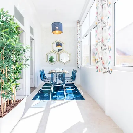 Guesthouse Liberdade - 7 Bedroom Apartment Lisbon Exterior photo